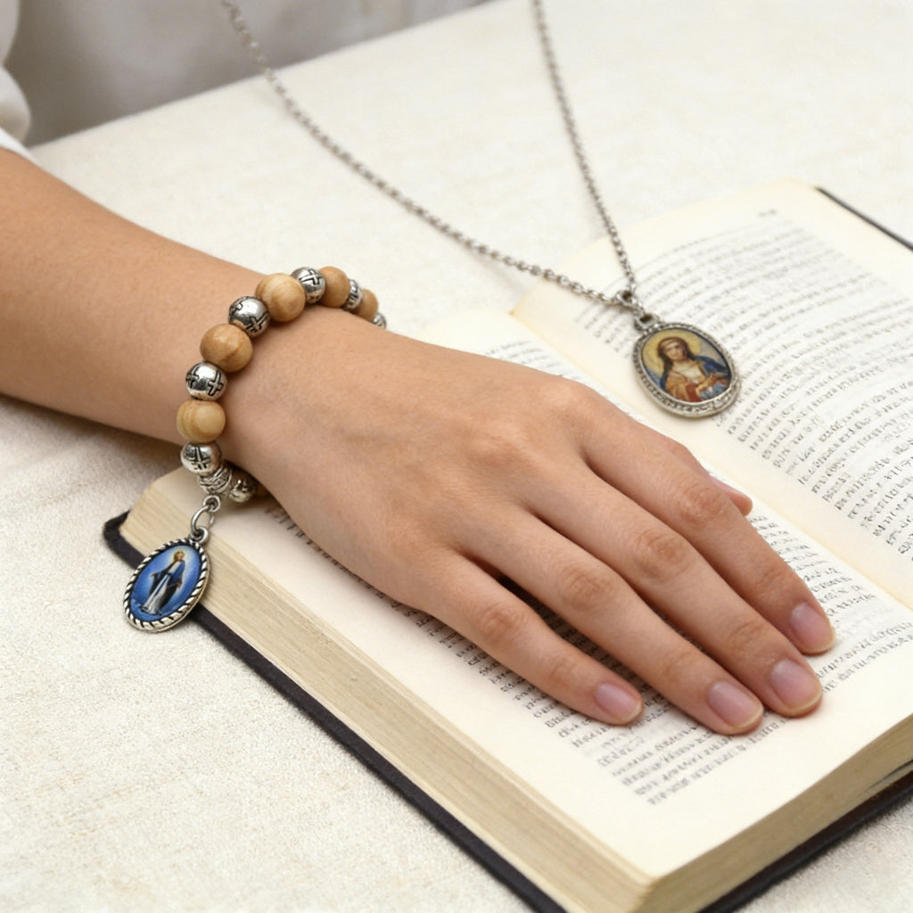Our Lady of Mary Pendant Royal Blue Pearl Rosary Bracelet: A Wrist-Worn Reminder of Grace