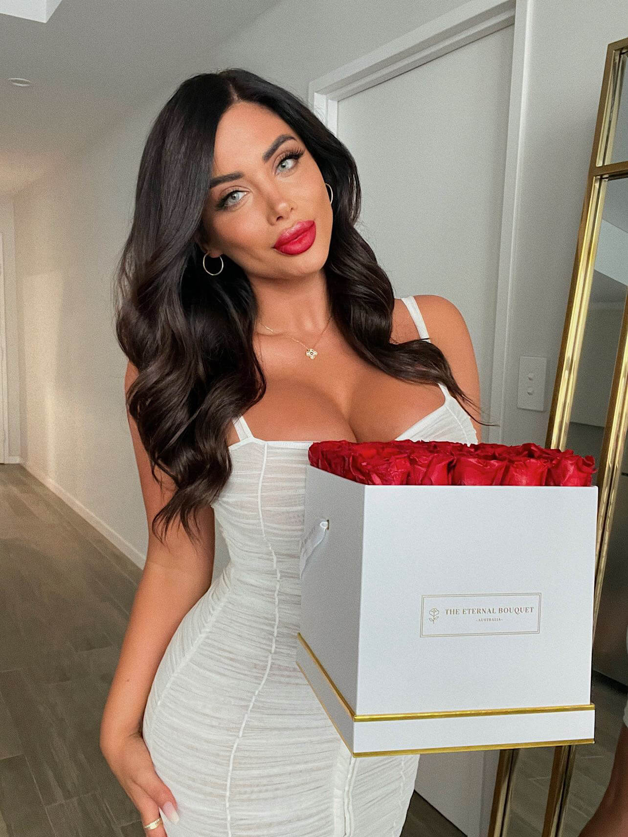 Classic Square Rose Box - Red