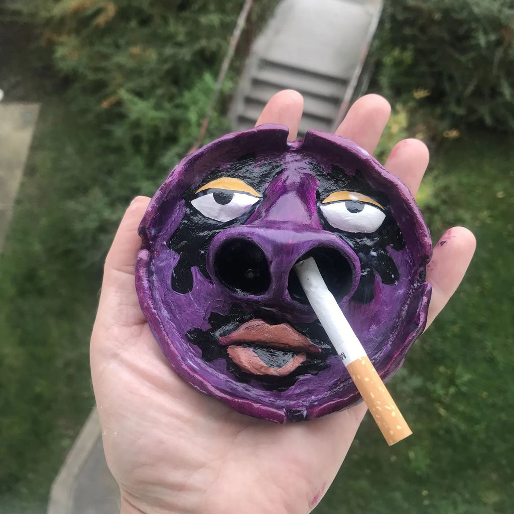 🏆Ashtray Face with Large Nostrils