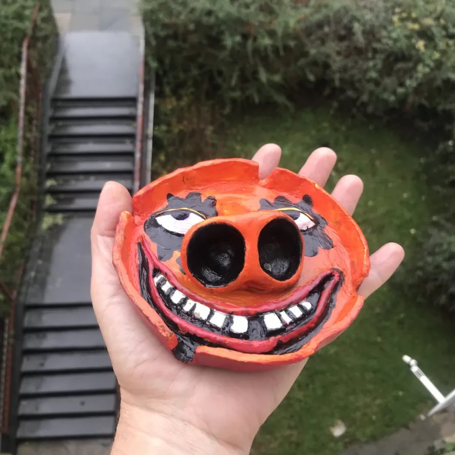 🏆Ashtray Face with Large Nostrils